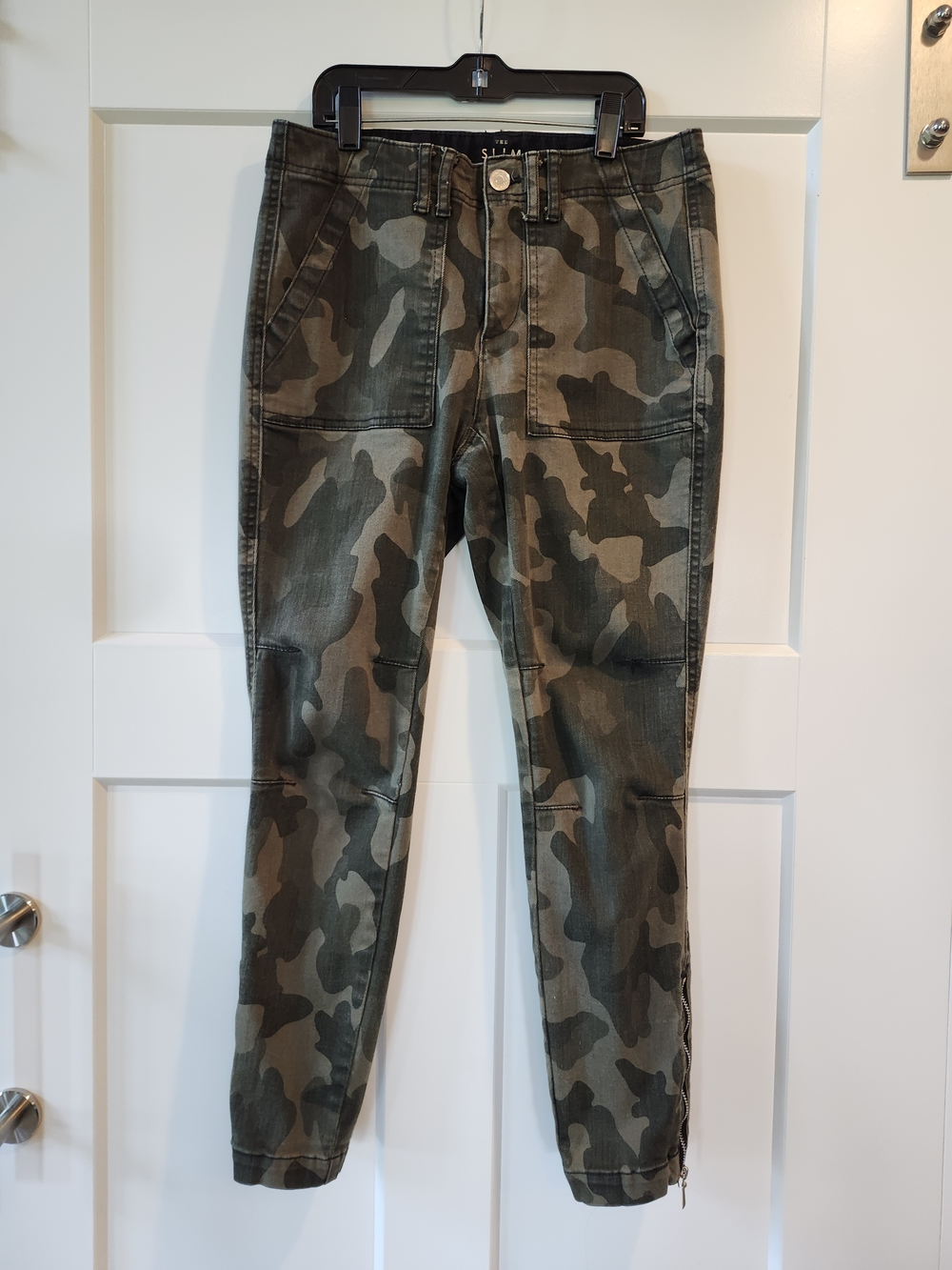 White House Black Market Olive Green Camo Pants